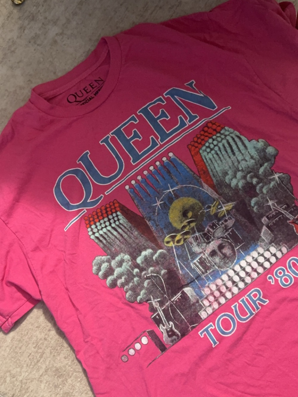 Urban Outfitters Pink QUEEN Tour '80s Graphic Tee